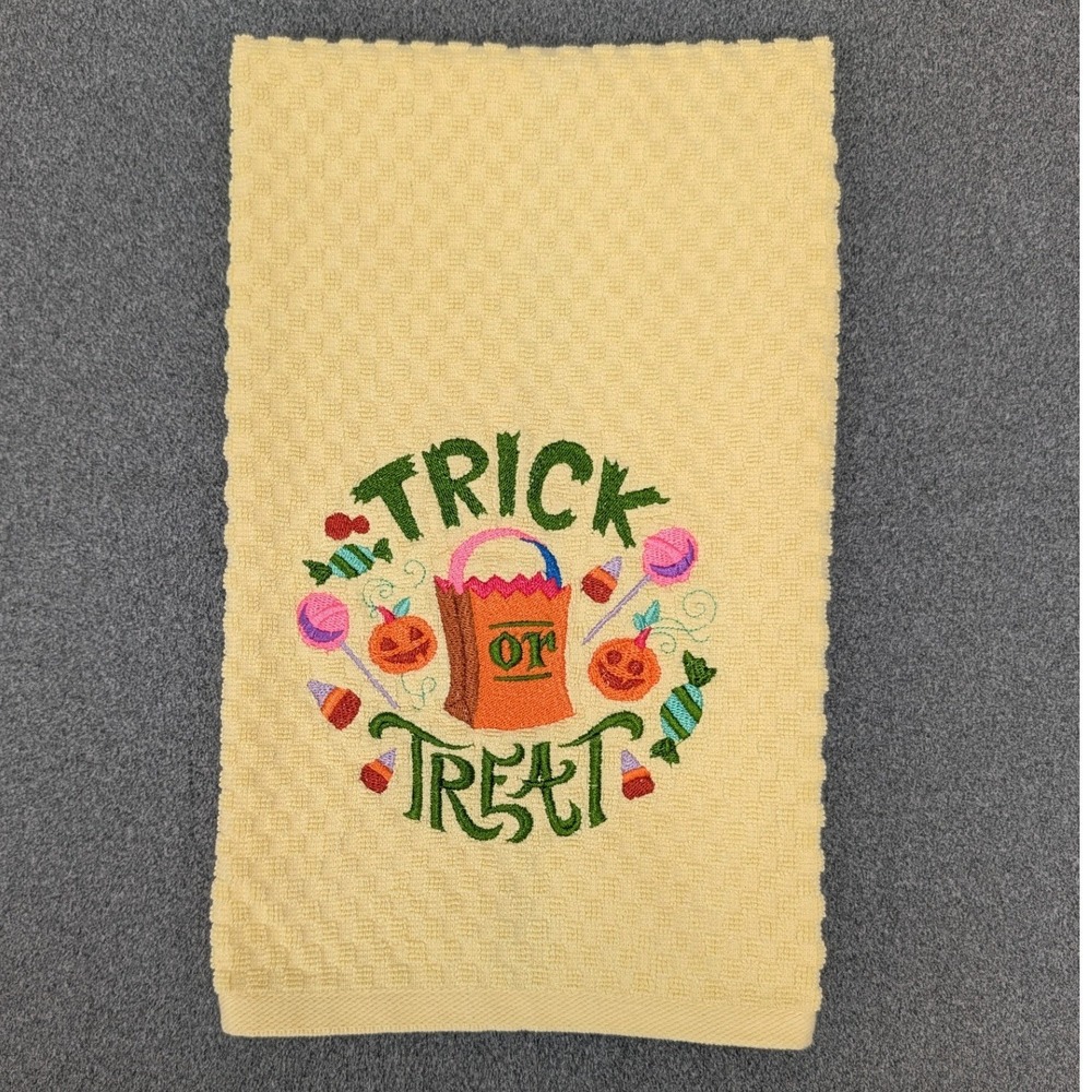 Trick or Treat Halloween Fall Kitchen Bath Bar Bath Tea Hand Towel Great Gift!